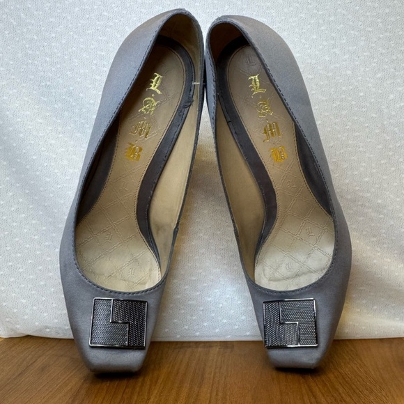 L.A.M.B. Gray Satin Heels – Size 9.5 – Elegant Designer Pumps - Picture 3 of 12